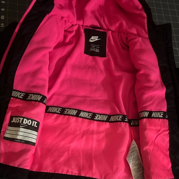 Nike Kids Jacket Black and Pink - Picture 2 of 9